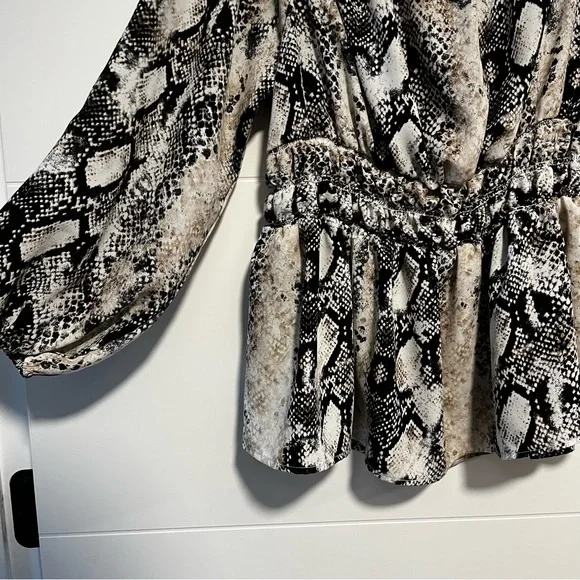 Design Lab | Off Shoulder Snake Print Blouse - Picture 9 of 12